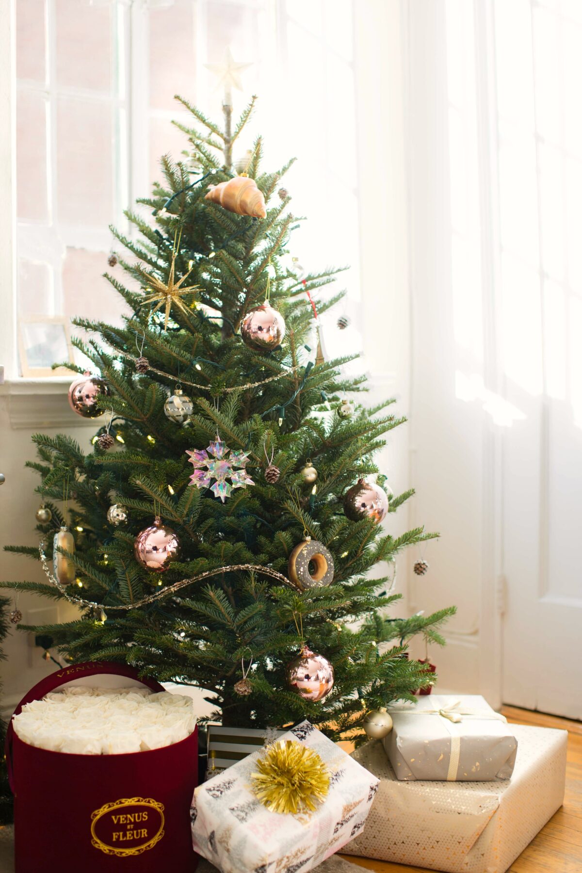 Holiday Decorating for Small Spaces I wit & whimsy