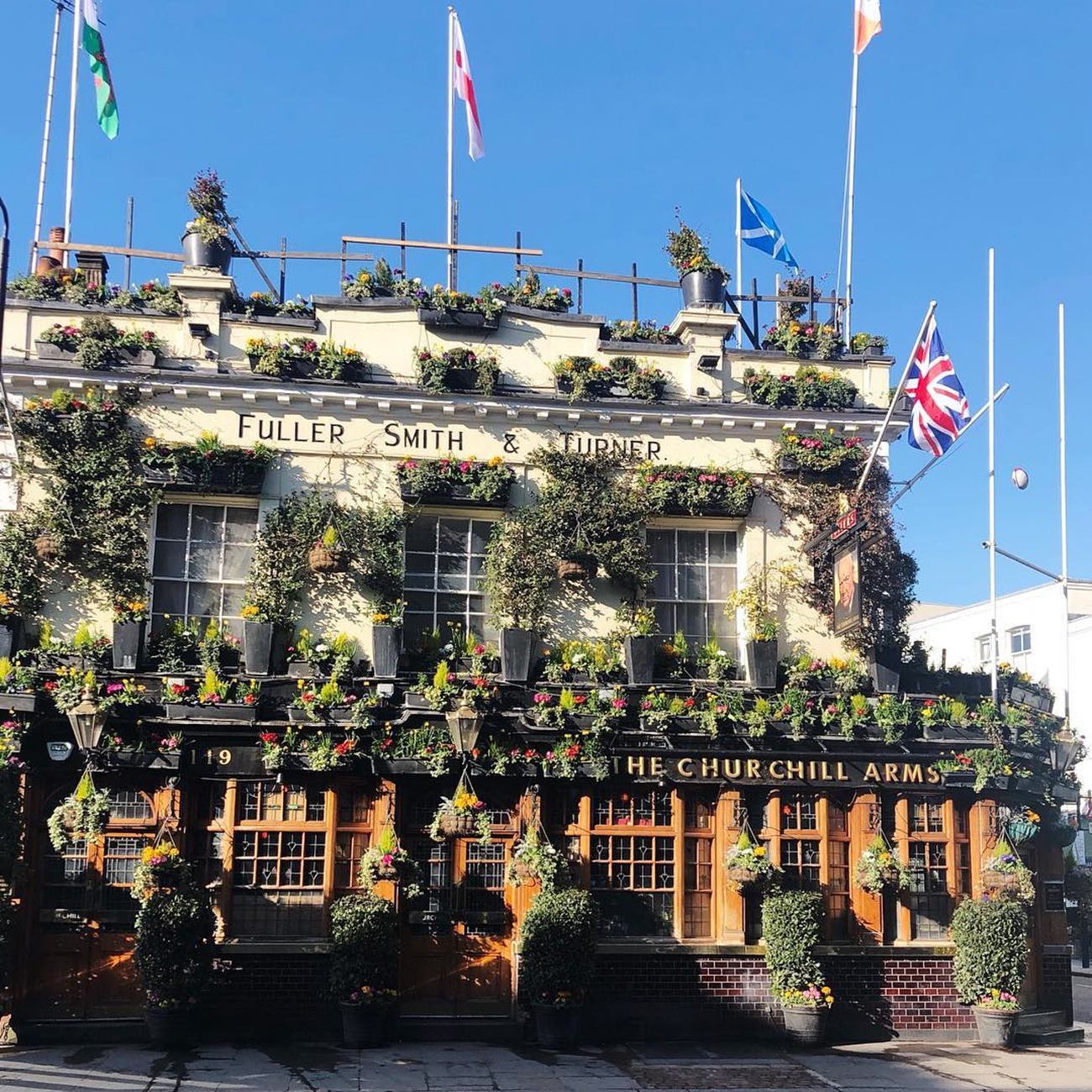 The Most Instagram-Worthy Spots in London I CHURCHILL ARMS - wit & whimsy