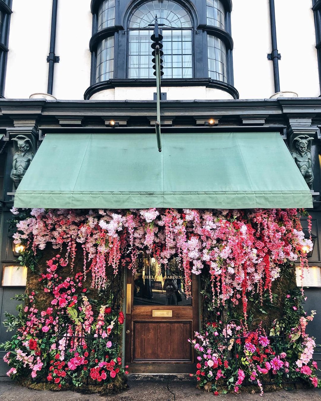 The Most Instagram-Worthy Spots in London I THE IVY CHELSEA GARDEN - wit & whimsy