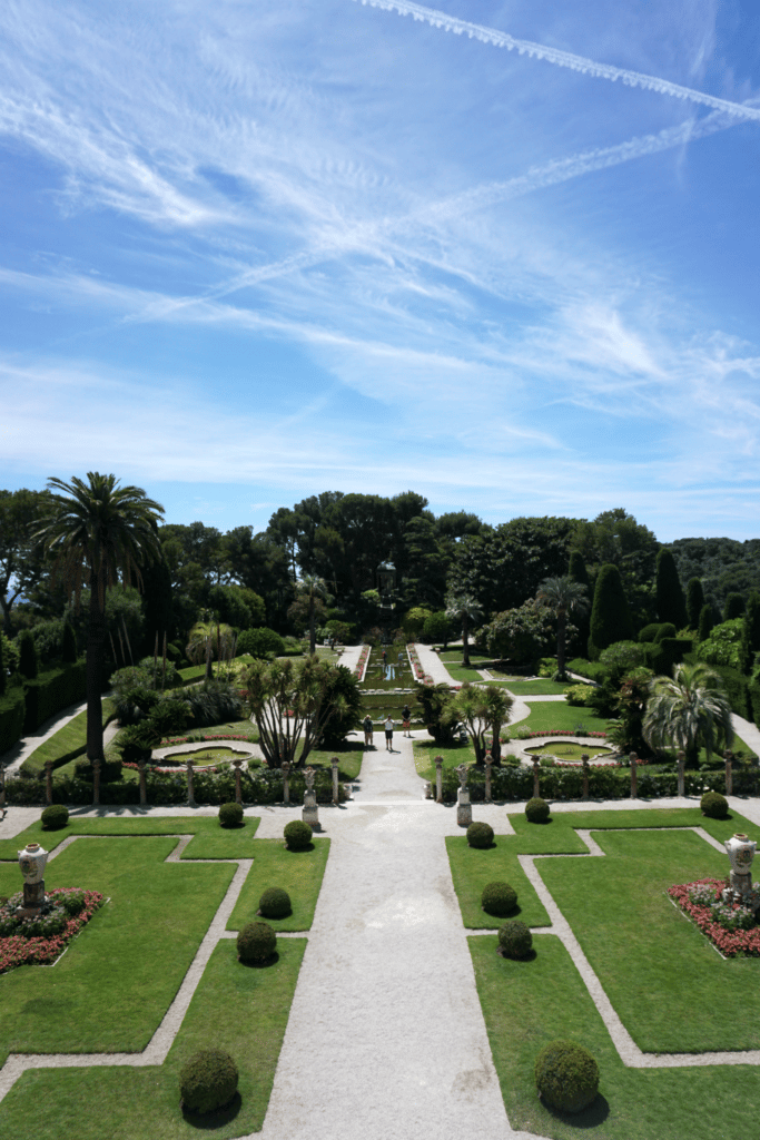 VillaRothschildgarden wit & whimsy