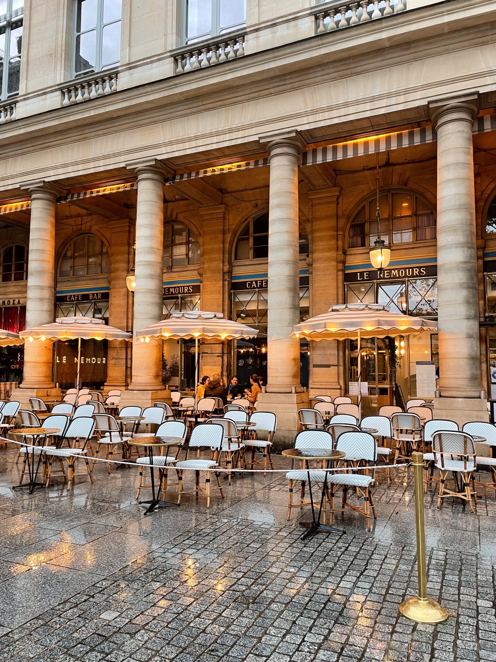 Paris Cafe Etiquette