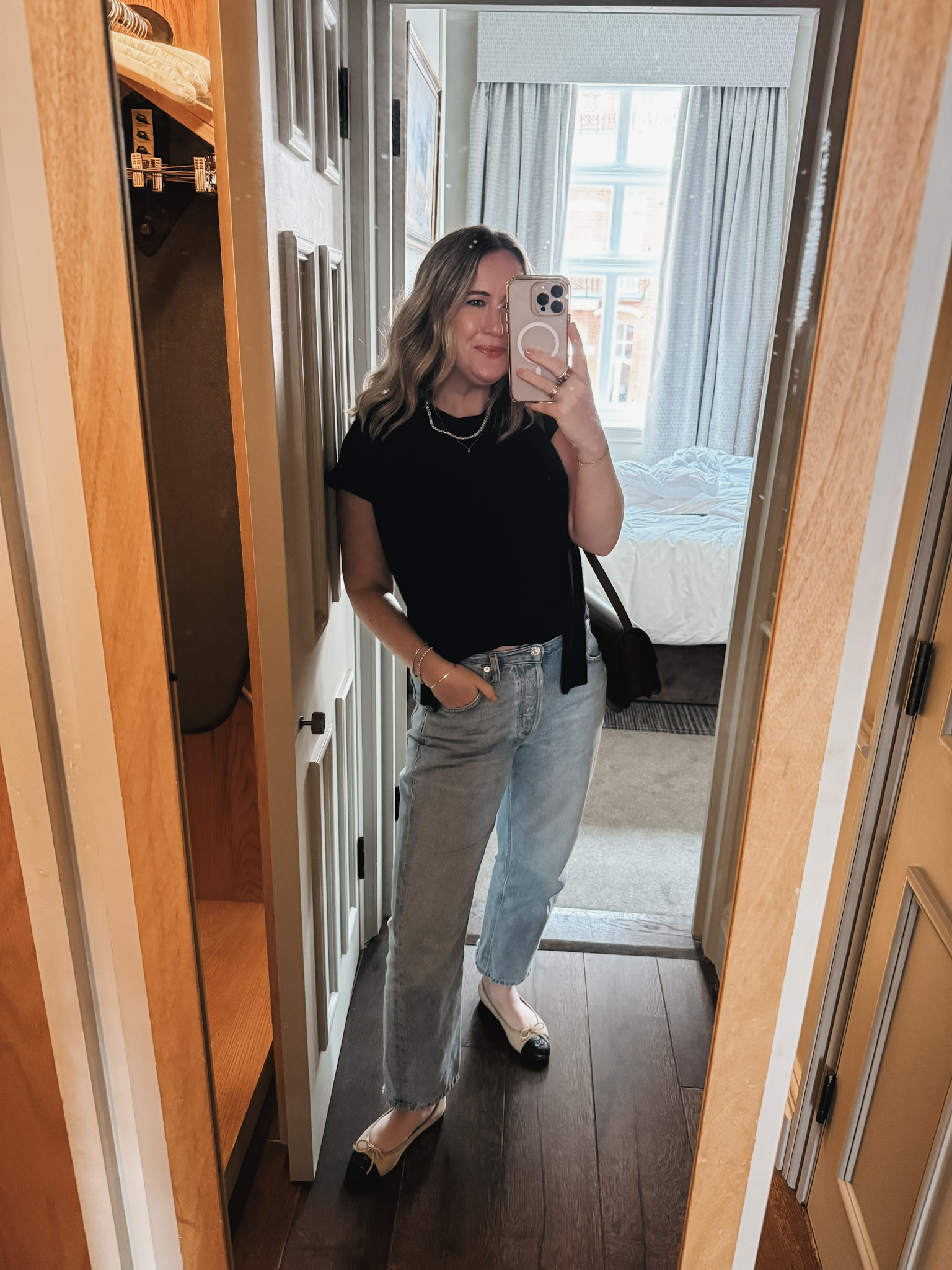 Aritzia Tee Jeans Outfit